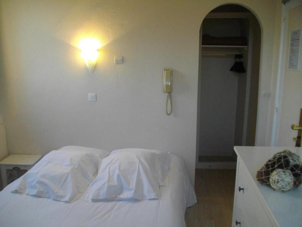 Hotel Pacific كاليه المظهر الخارجي الصورة